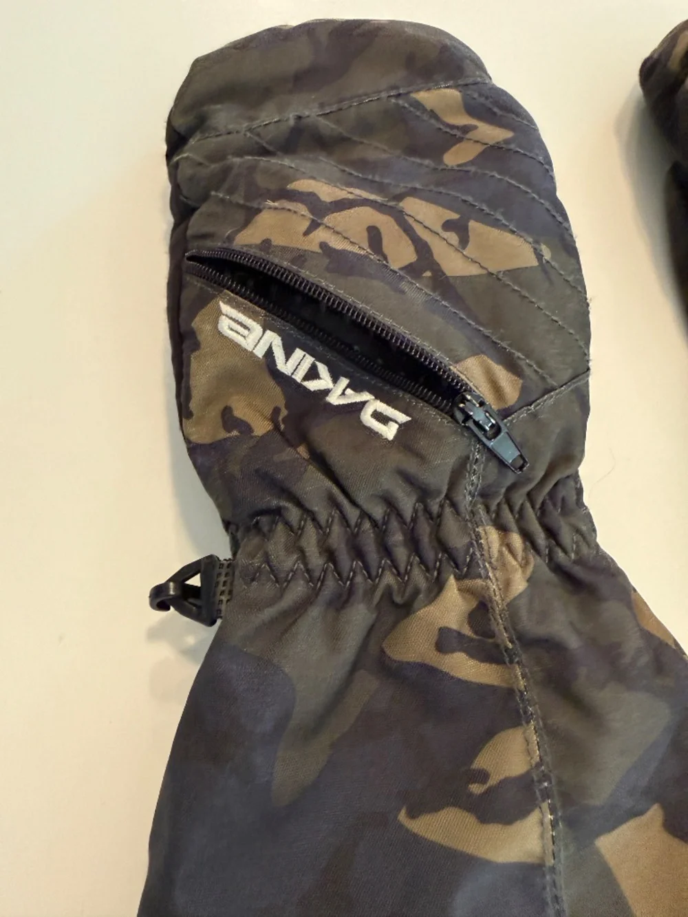 Dakine Kids XL 10-12 Camo Ski Snowboard Mittens Snow Gloves